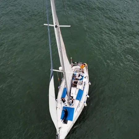 Classic Sailing Yatch 12, 5m In A Unique Experience Botel *