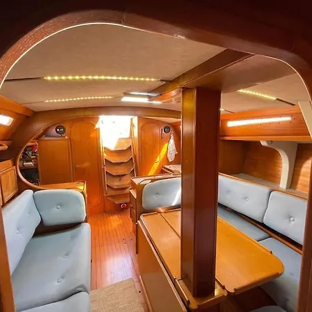 Classic Sailing Yatch 12, 5m In A Unique Experience Botel