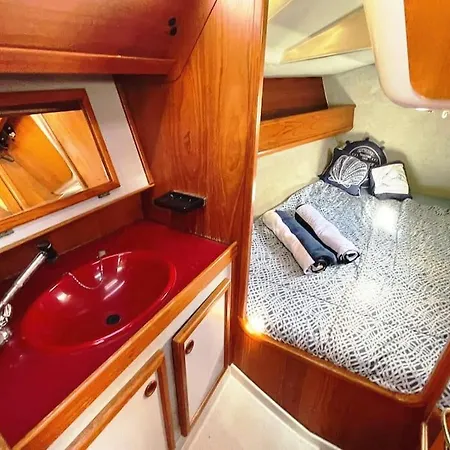 Botel Classic Sailing Yatch 12, 5m In A Unique Experience Lisboa