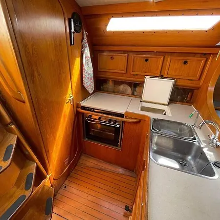 Classic Sailing Yatch 12, 5m In A Unique Experience Lisboa