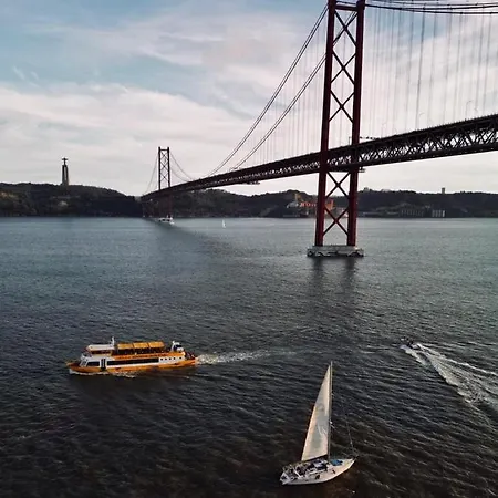 Classic Sailing Yatch 12, 5m In A Unique Experience Lisboa