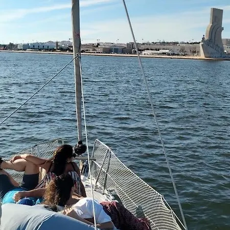 Classic Sailing Yatch 12, 5m In A Unique Experience 보트호텔 리스본